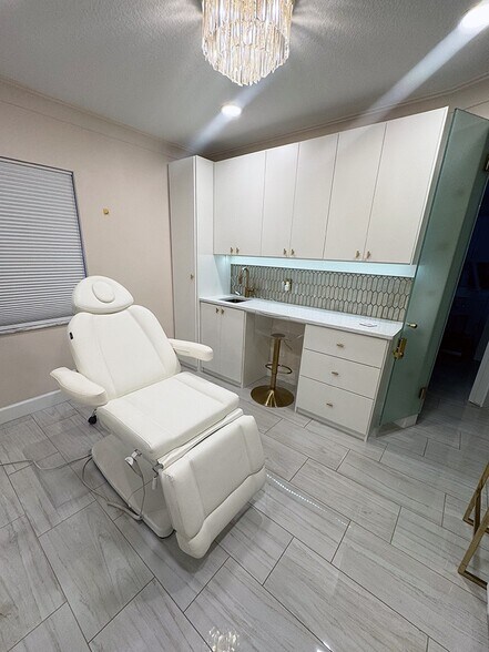 More Photos Of 2200 49th St N, Saint Petersburg Medical For Sale
