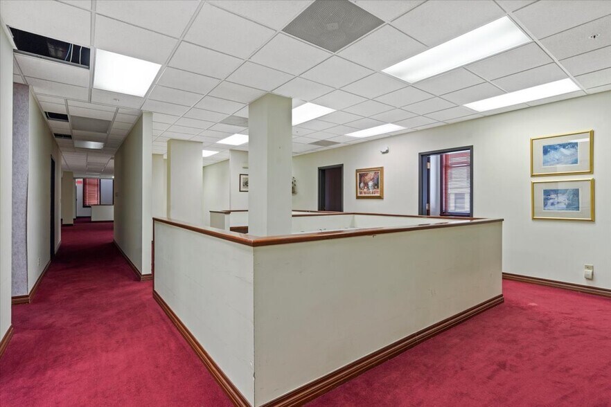More Photos Of 200 S 6th St, Springfield Office For Lease