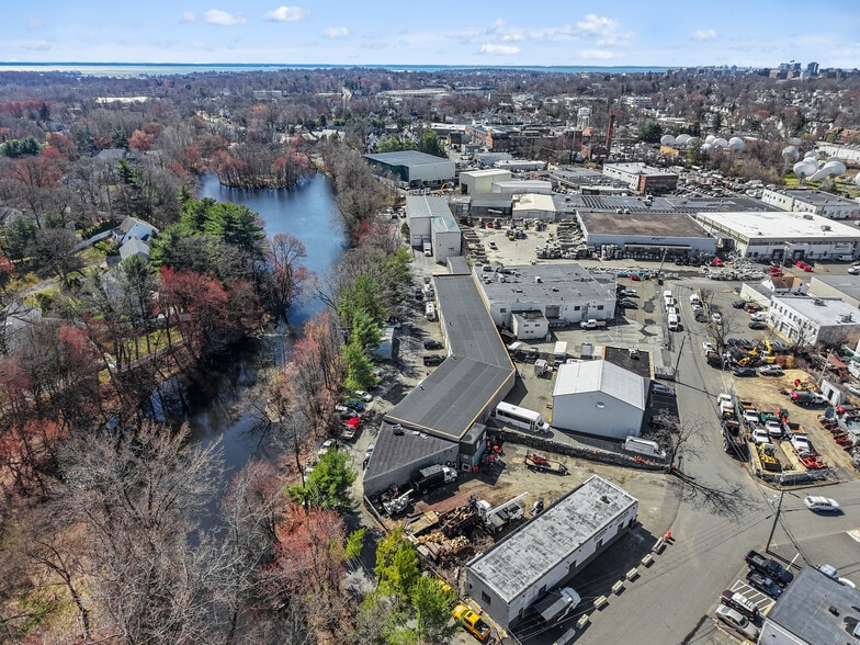 More Photos Of 55 Poplar St, Stamford Light Distribution For Sale