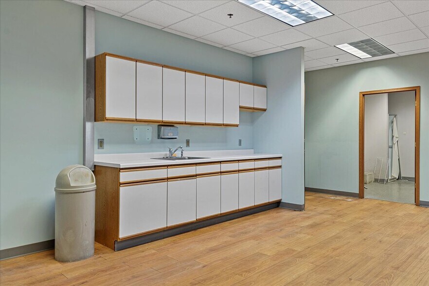 More Photos Of 740 E Ash St, Springfield Office For Lease