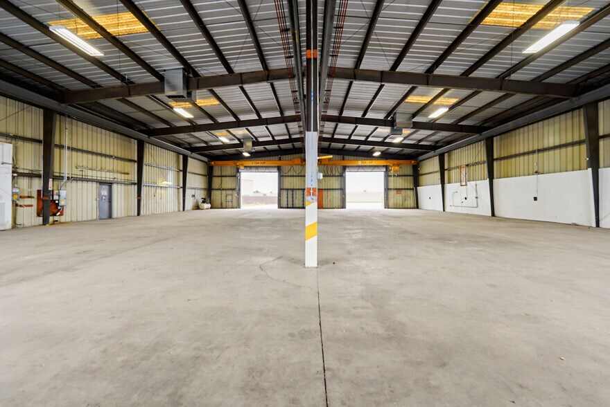More Photos Of 6303 Seven Seas Ave, Bakersfield Warehouse For Lease