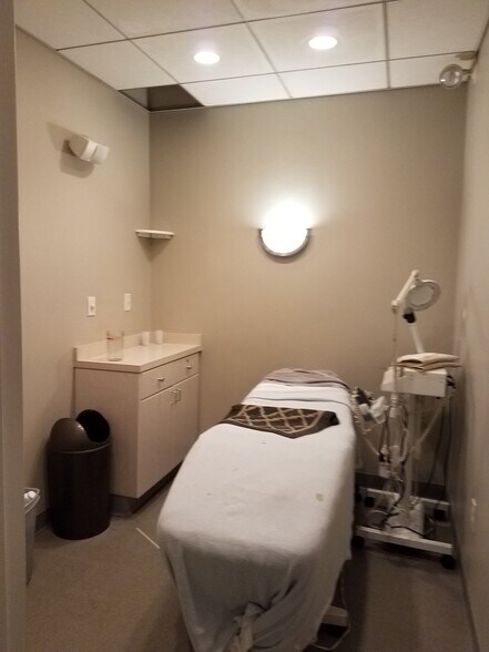 More Photos Of 1860-1868 Centre St, West Roxbury General Retail For Sale