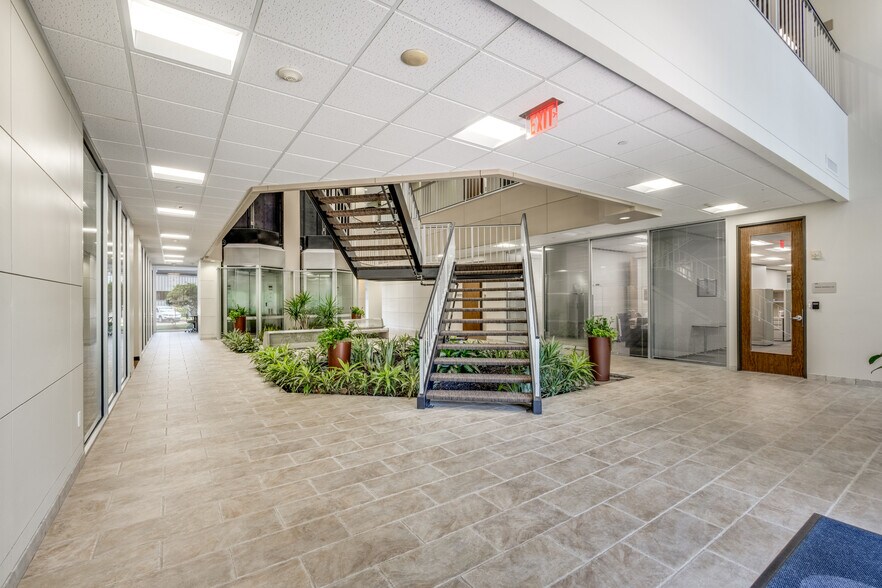 More Photos Of 2929 Briarpark Dr, Houston Office For Lease