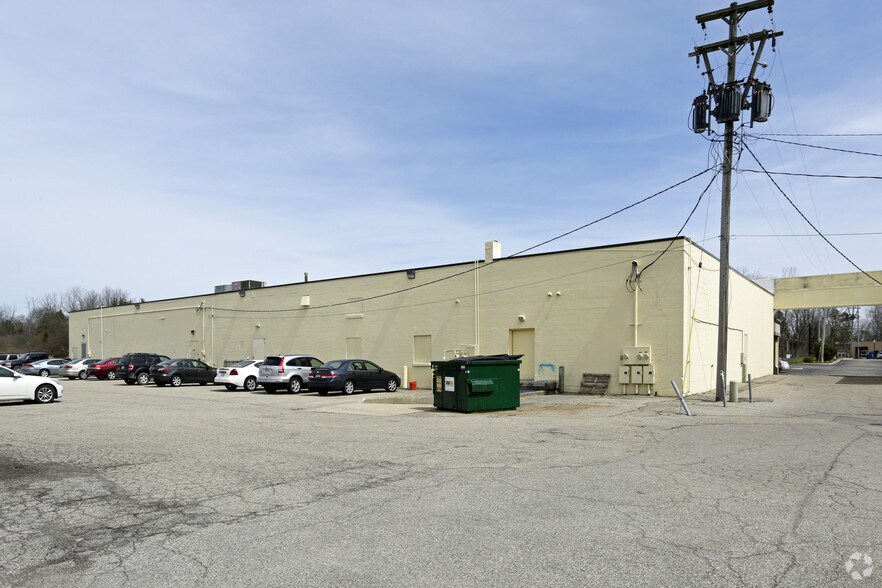 More Photos Of 411-457 Standale Plz NW, Grand Rapids Storefront For Lease