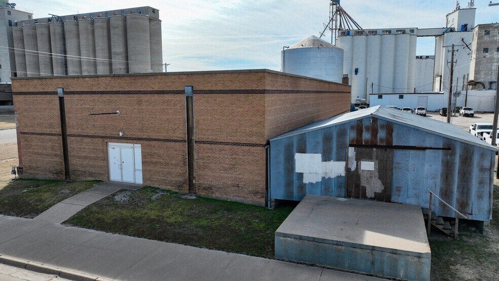 More Photos Of 1905 7th St, Great Bend Industrial For Sale