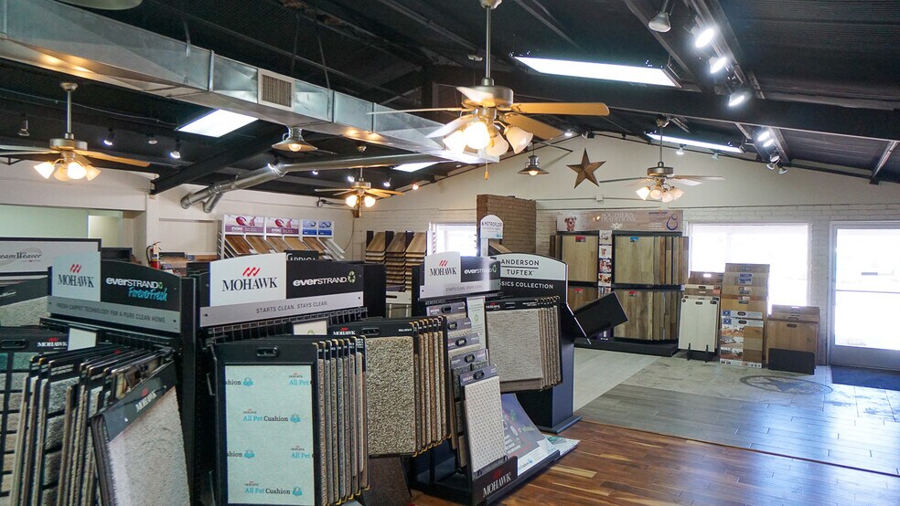 More Photos Of 807 Mcphaul St, Austin Warehouse For Lease