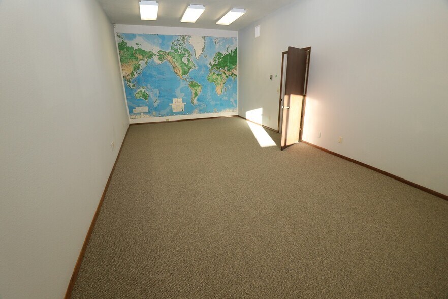 More Photos Of 2009 Industrial Road, Cortez Warehouse For Lease