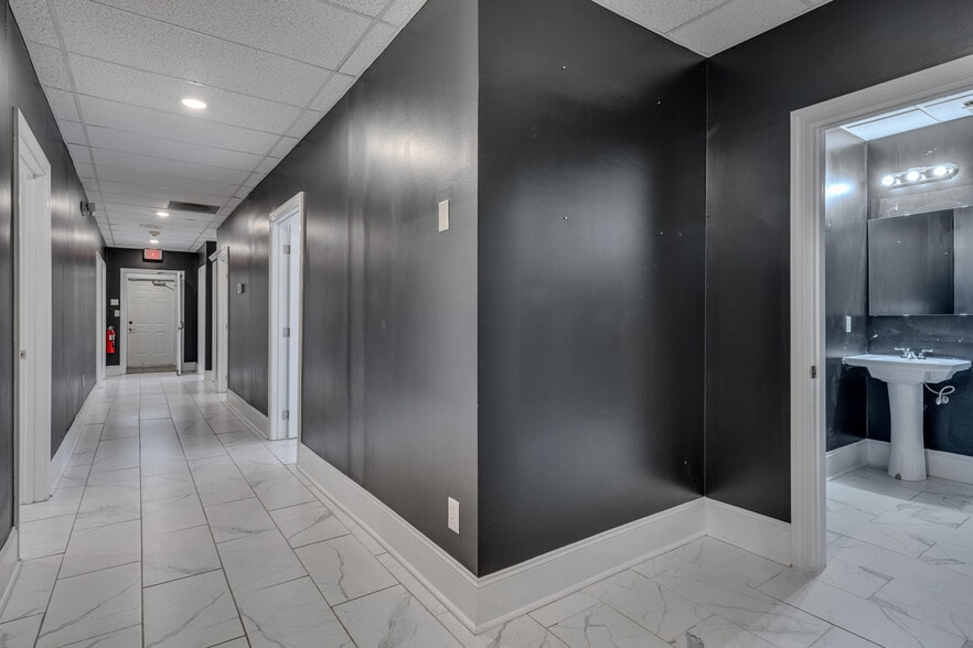More Photos Of 131 Wind Chime Ct, Raleigh Office For Lease