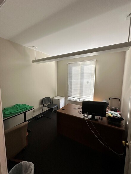 More Photos Of 1544 45th Ave, Munster Office For Lease