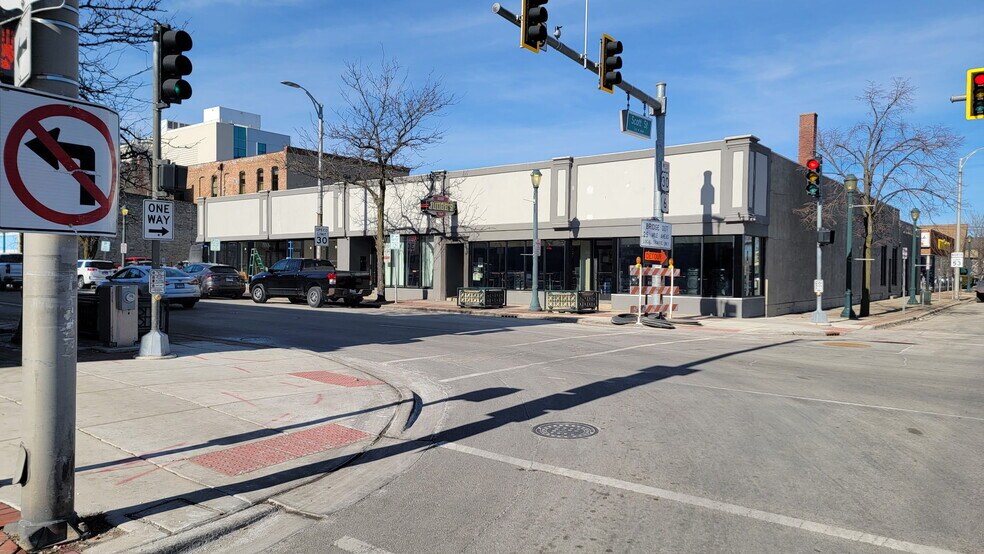 More Photos Of 27-31 E Cass St, Joliet Storefront For Lease