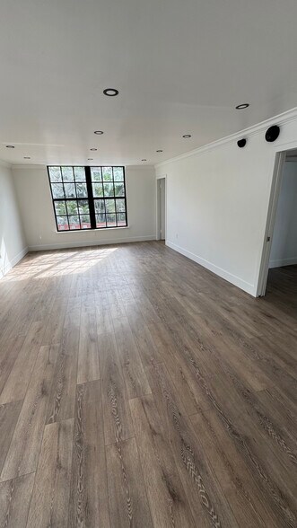 More Photos Of 7330 NE 4th Ct, Miami Showroom For Lease