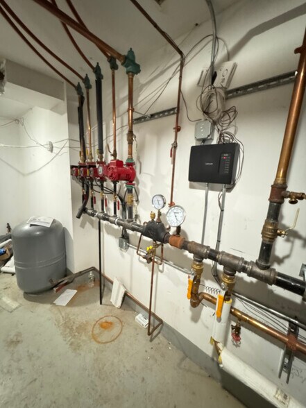 More Photos Of 3573 Laconia Ave, Bronx Apartments For Sale