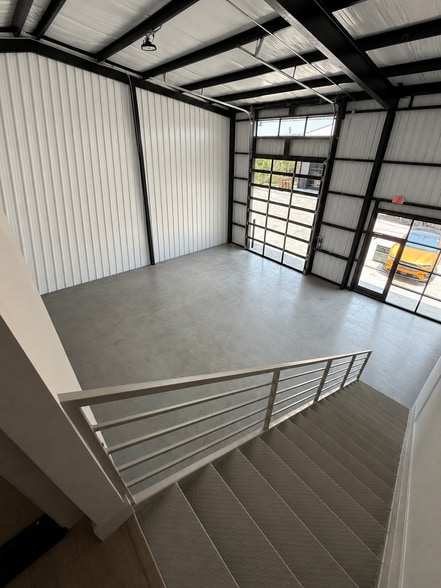 More Photos Of 451 Farrell Rd, Dripping Springs Light Distribution For Sale