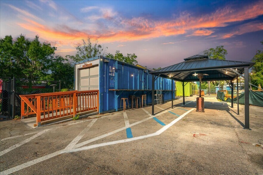 Primary Photo Of 514 N Main St, Gainesville Service For Lease