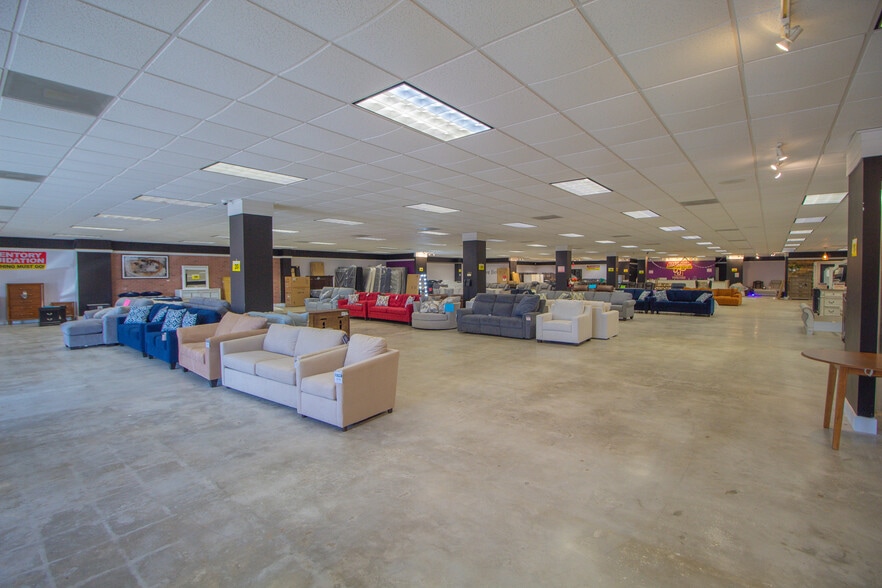 More Photos Of 17 Hickory St, Arcadia Storefront Retail Office For Sale