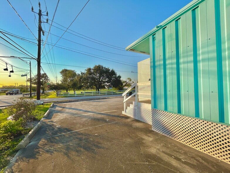 More Photos Of 927 27th St, San Leon Manufactured Housing Mobile Home Park For Sale