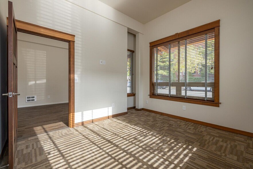 More Photos Of 1315 Dupont St, Bellingham Office Residential For Lease