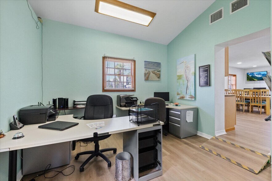 More Photos Of 6511 Main St, New Port Richey Office For Sale