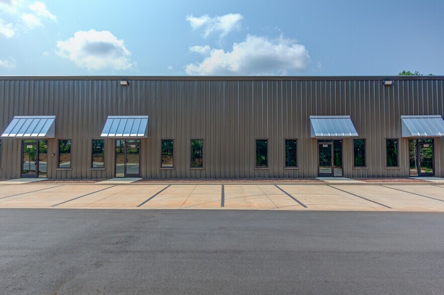 More Photos Of 5915 Steeplechase Blvd, Cumming Warehouse For Lease