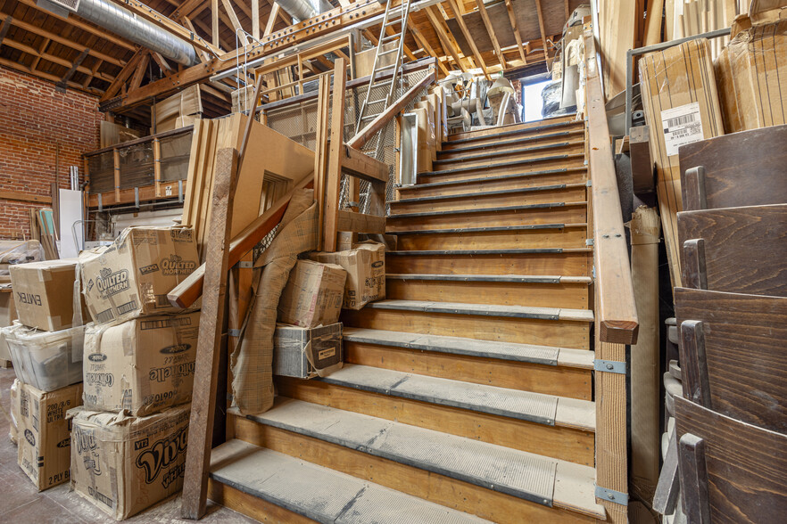 More Photos Of 4621 W Washington Blvd, Los Angeles Warehouse For Lease