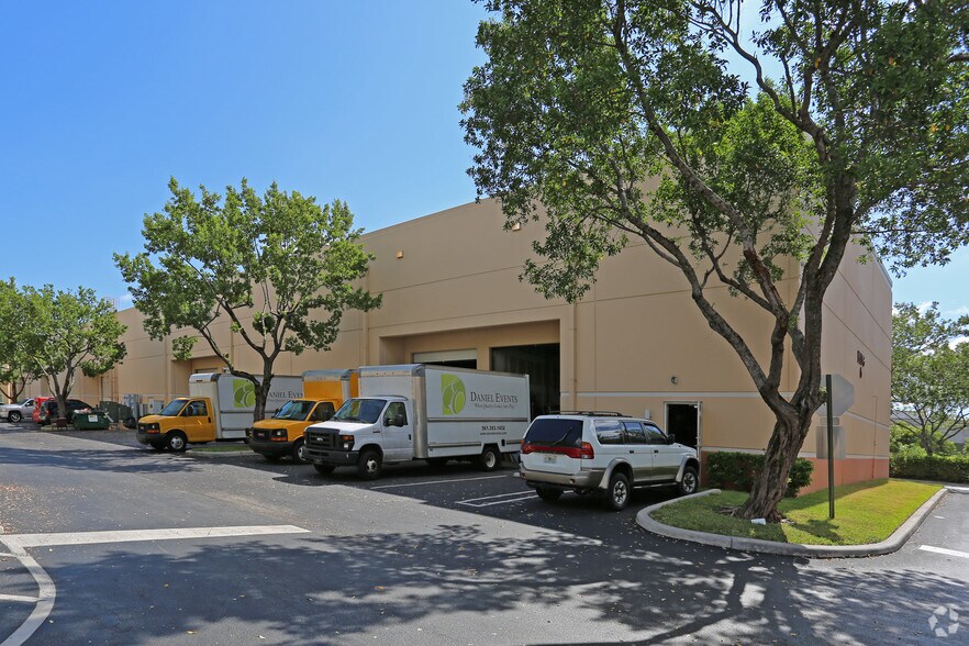 More Photos Of 601 N Congress Ave, Delray Beach Warehouse For Lease