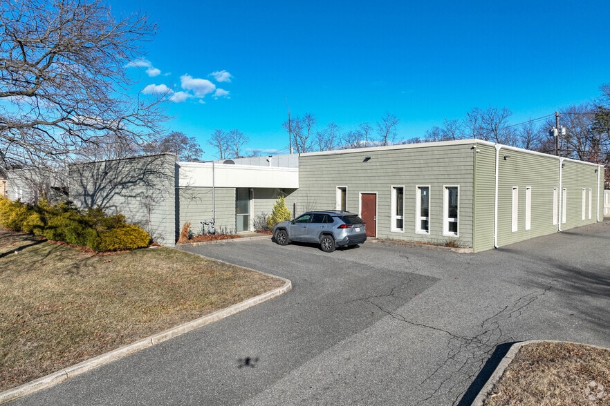 Primary Photo Of 7 Industrial Blvd, Medford Warehouse For Sale