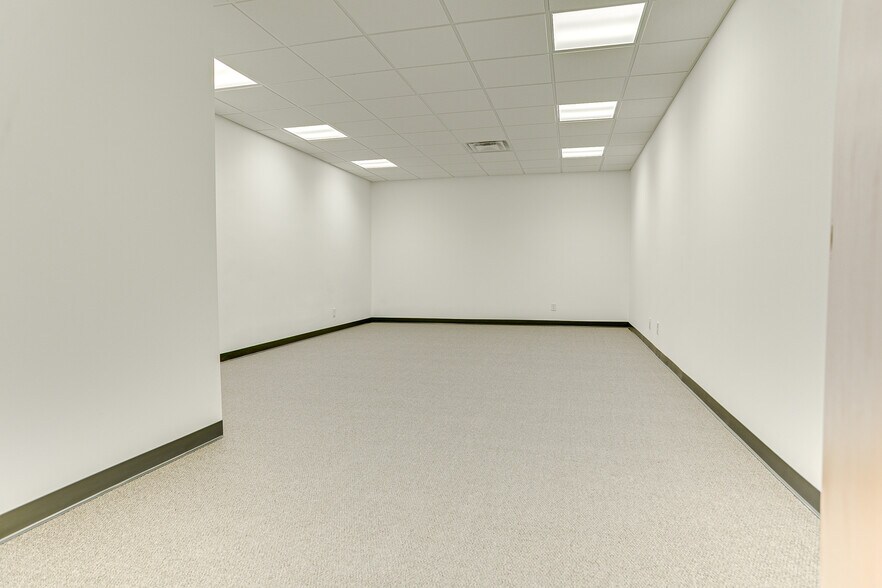 More Photos Of 2710 College Ave, Alton Medical For Lease