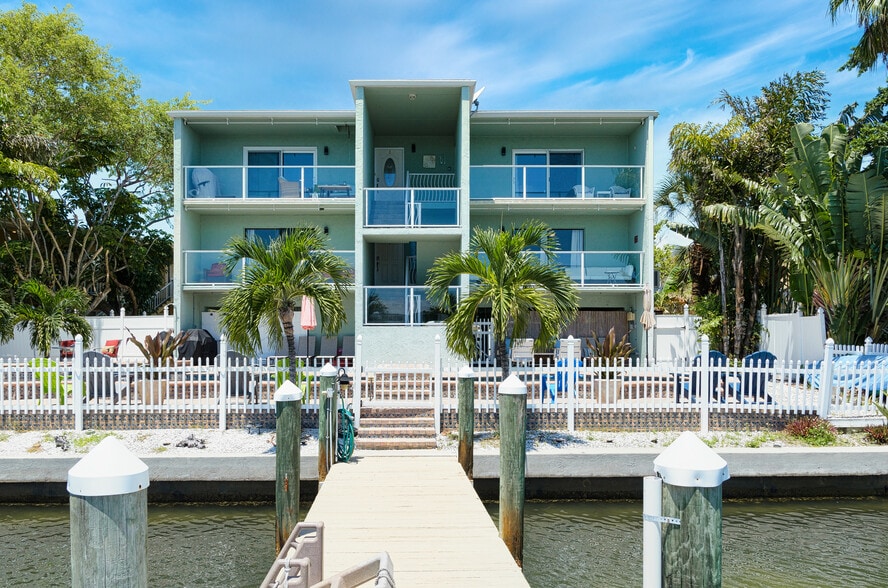 More Photos Of 125 110th Ave, Treasure Island Apartments For Sale