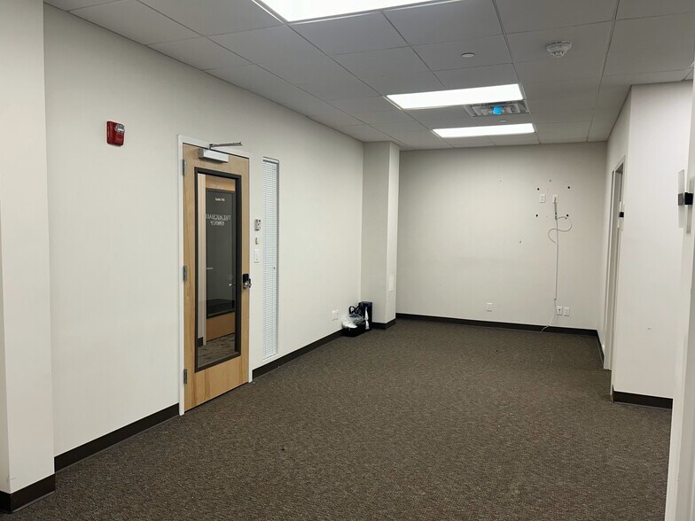 More Photos Of 425 New York, Huntington Apartments For Lease