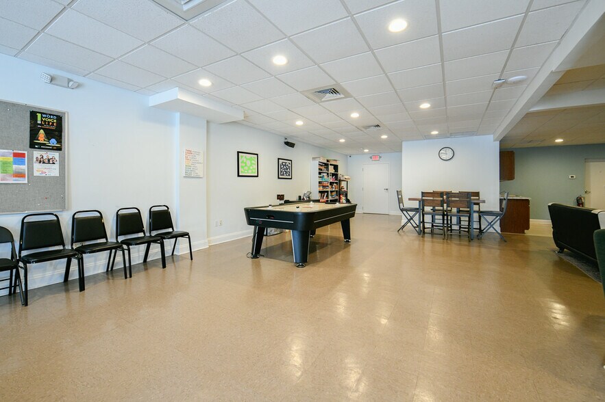 More Photos Of 570-572 Boston Post Rd, Milford Storefront Retail Office For Sale