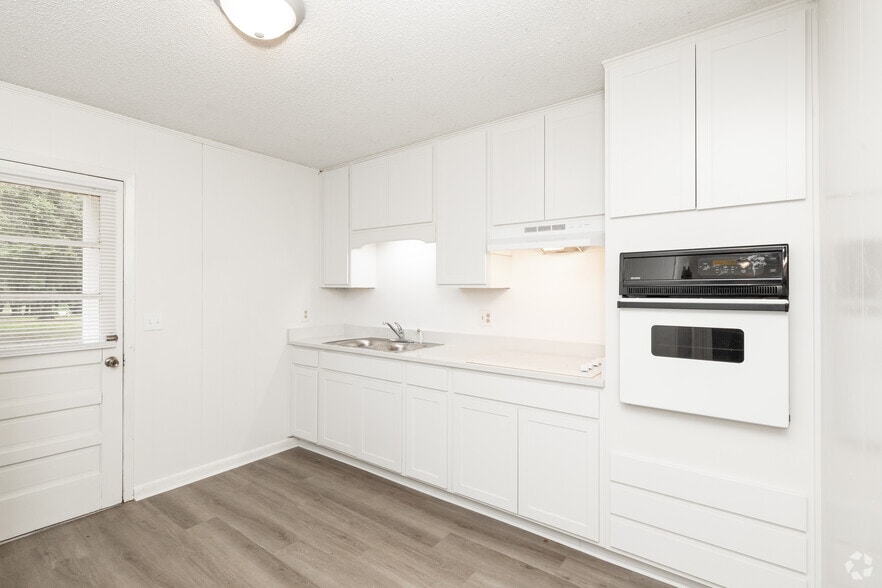 More Photos Of 8640 Jernigan Rd, Pensacola Apartments For Sale