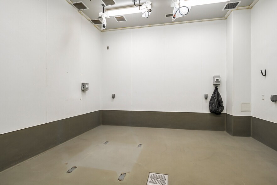 More Photos Of 275-295 W Lundgren Mill Dr, Sisters Food Processing For Sale