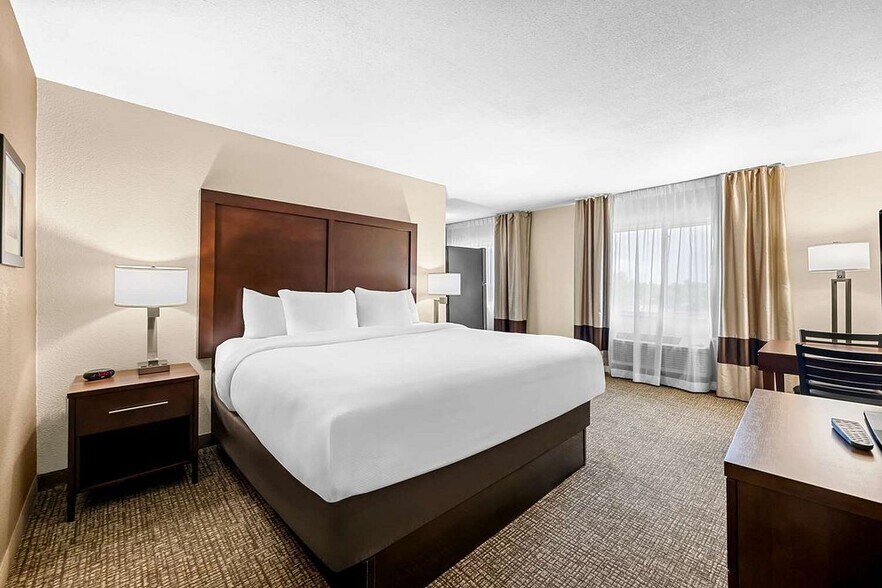 More Photos Of 3910 Outlook Blvd, Pueblo Hotel For Sale
