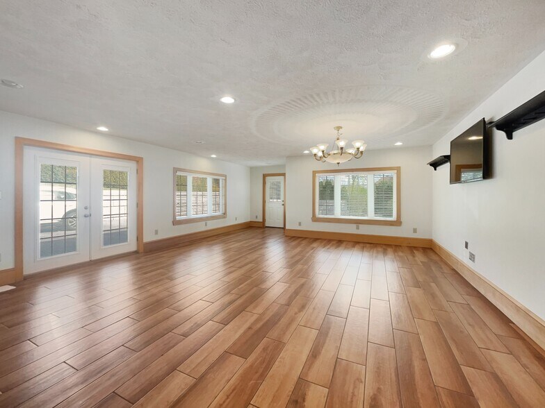 More Photos Of 794 Claremont Ave, Tamaqua General Retail For Sale