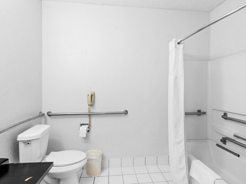 More Photos Of 15150 Brighton Rd, Brighton Hotel For Sale