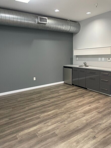 More Photos Of 2332 Cotner Ave, Los Angeles Loft Creative Space For Lease