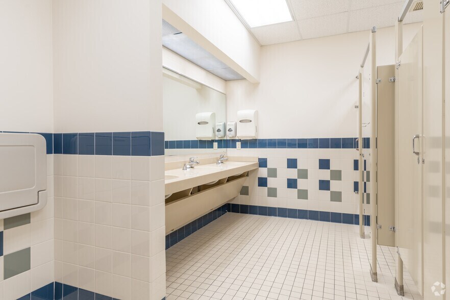 More Photos Of 1 Granite Point Dr, Wyomissing Medical For Lease