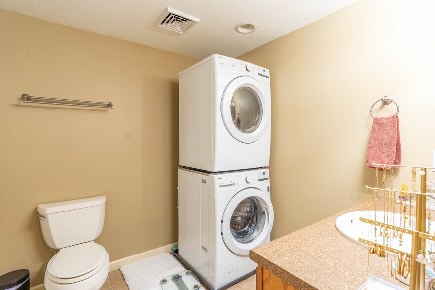 More Photos Of 110 Wauregan Rd, Canterbury Flex For Sale