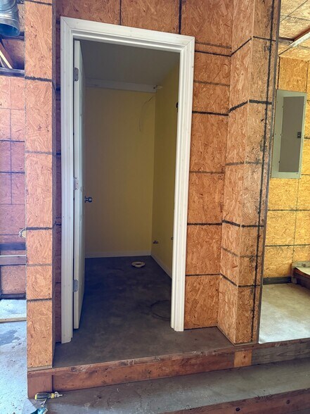 More Photos Of 18 Broadway st, Herrick Flex For Sale