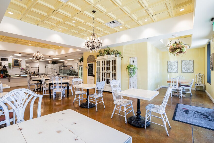 More Photos Of 670 S Green Valley Pky, Henderson Storefront Retail Office For Sale