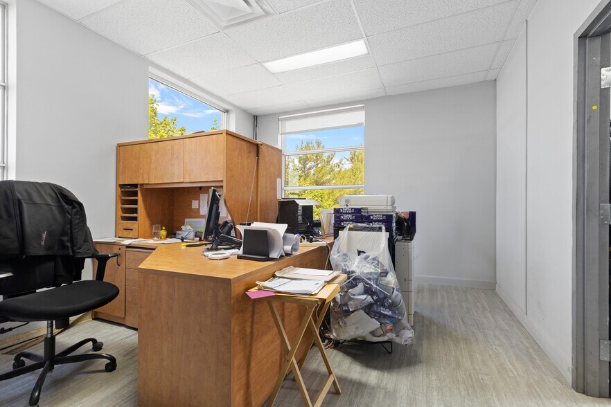 More Photos Of 1665 Rue Atmec, Gatineau Distribution For Lease