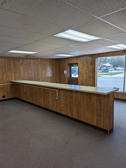 More Photos Of 114 W 4th St S, Newton General Retail For Sale