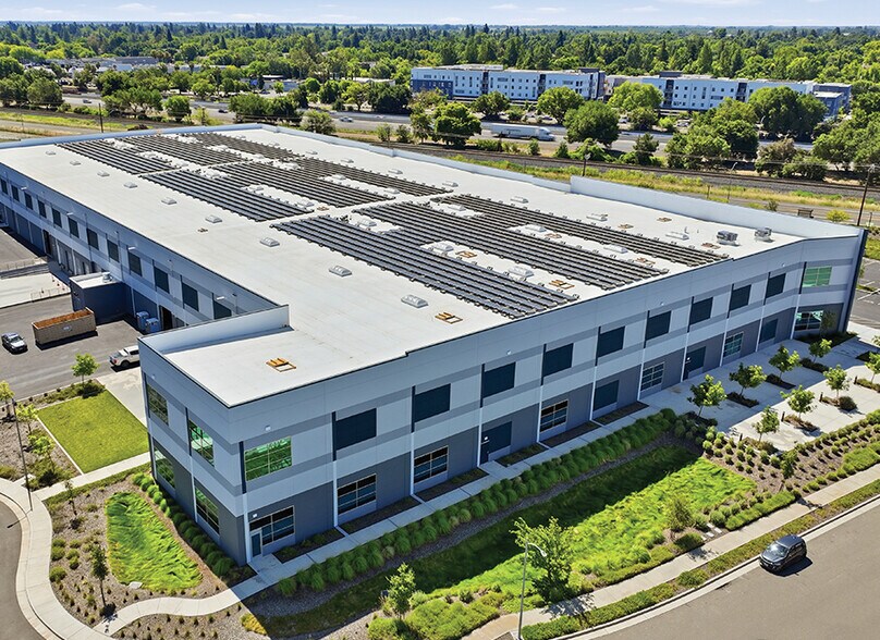 More Photos Of 3808 Faraday Ave, Davis Distribution For Lease
