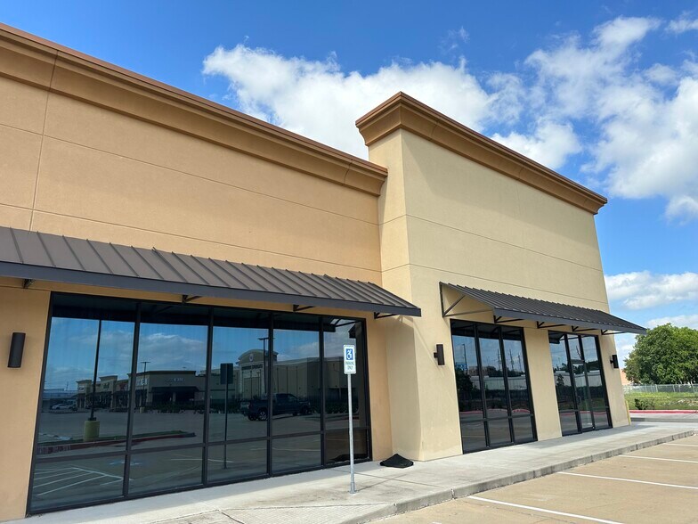More Photos Of 25414 Northwest Fwy, Cypress Unknown For Lease