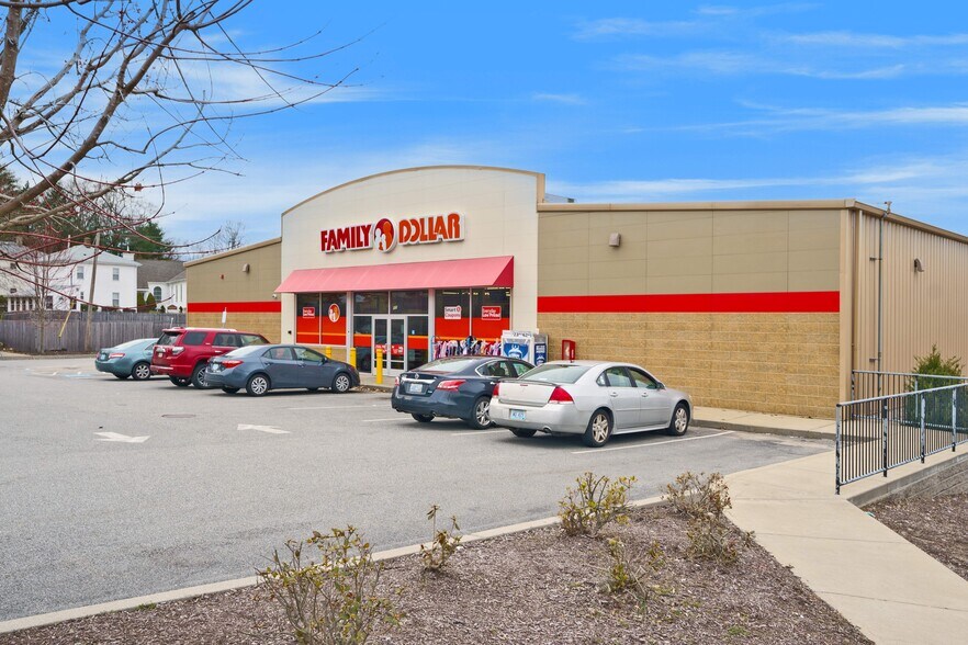 More Photos Of 989 Main St, West Warwick Freestanding For Sale