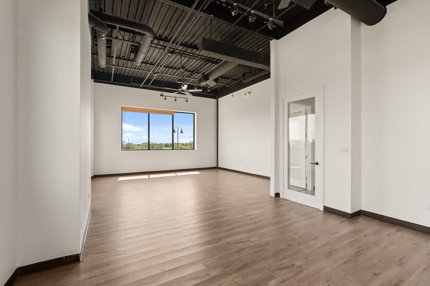 More Photos Of 6514 Highway 90A, Sugar Land Medical For Sale