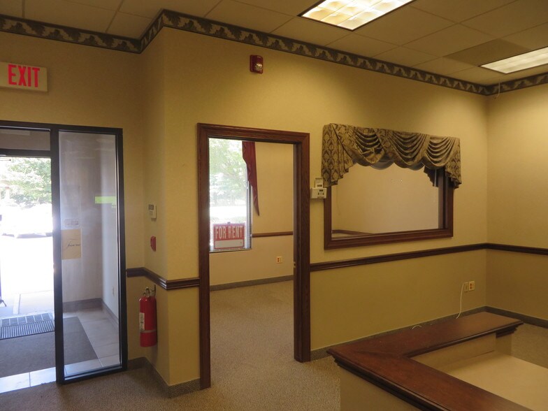 More Photos Of 8 Reading Rd, Flemington Unknown For Lease