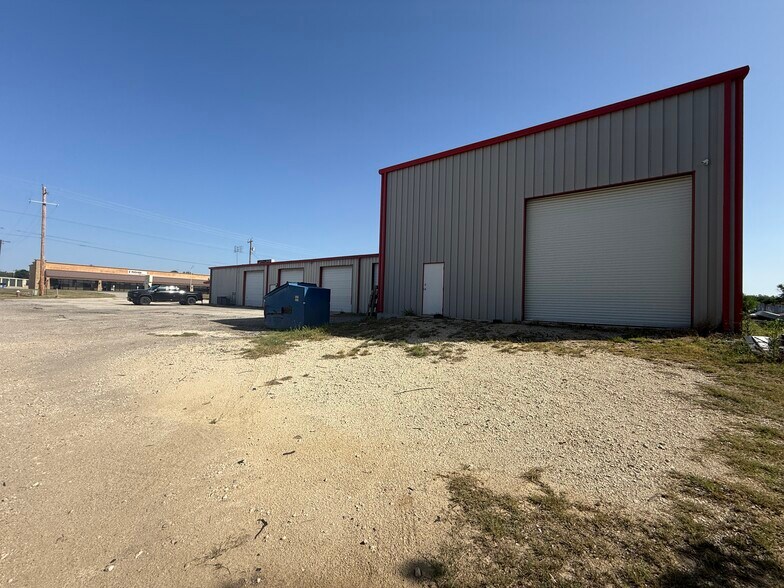 More Photos Of 1237 W Oaklawn Rd, Pleasanton Industrial For Lease