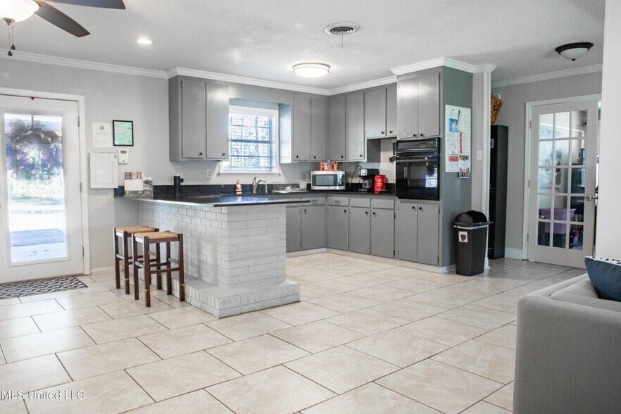 More Photos Of 1966 Popps Ferry Rd, Biloxi Office For Sale