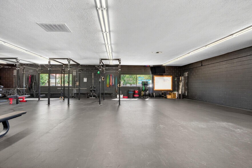More Photos Of 75 N 200 W, Hurricane Freestanding For Sale